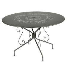Table de jardin au meilleur prix parmi le plus grand choix du web sur meubles.fr. Table De Jardin Fermob Montmartre Acier O117 H74 Cm Romarin Dimension Du Carton 120 X 7 X 120 Cm Gamm Vert