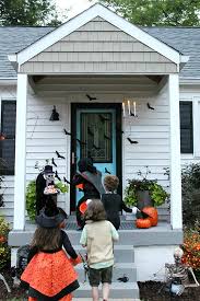 Searching for awesome halloween front door ideas? Kinda Spooky Halloween Front Porch Ideas