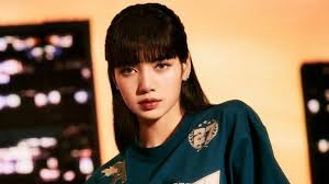 Lisa de BLACKPINK reaparece en redes sociales y sorprende por su nuevo  aspecto