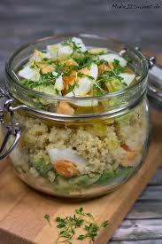 Denn dann wird der feta leicht cremig. Couscous Avocado Eier Salat Im Glas Rezept Makeitsweet De