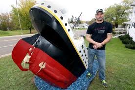 he built titanic model, put in yard to
