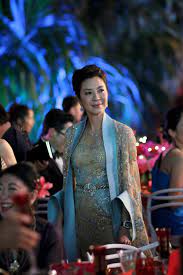 Take A Look At The Opulent And Real High End Jewelry Of Crazy Rich Asians Galerie Crazy Rich Asians Fashion Film Michelle Yeoh