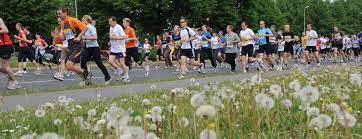 Person abschecken dann weiter gehen. Marathonlaufer Sollten 10 Kilometerlaufe Rennen