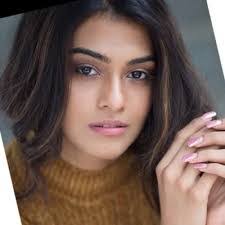 Shannon Gonsalves's Instagram, Twitter & Facebook