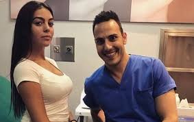 Georgina rodríguez is a spanish model who is best known as the partner of portuguese professional footballer cristiano ronaldo. Peek At The Photos Of The Sexy Georgina Rodriguez Put On A Funny Face Is It Still Beautiful Or Not Okezone Bola Netral News