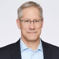 Jason Dundas strut attends