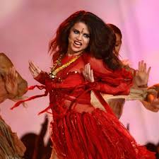 Demi lovato, jonas brothers, miley cyrus, selena gomez (upscale 1080p armx). Selena Gomez And Other Bindi Loving Celebrities