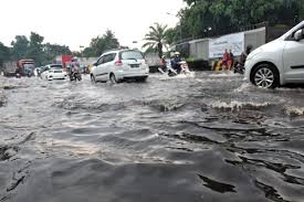 Pt torabika eka semesta adalah pabrik atau perusahaan manufaktur minuman & makanan dalam bentuk serbuk siap seduh maupun minuman kemasan siap minum diantaranya torabika susu / moka. Hujan Deras Jalan Nasional Depan Torabika Banjir Bantensatu