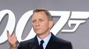 'casino royale' (2006) daniel craig as bond for the first time and boy, is it the perfect starting off point. Daniel Craig Unfall Bei James Bond Dreharbeiten Schauspieler Muss Operiert Werden Stars