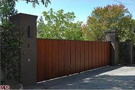 Front Gate Perfect For The Home S Celebrity Owners Who Want Privacy Including Ellen Degeneres Heath Ledger Mich Tree House Hollywood Hills Homes Front Gates