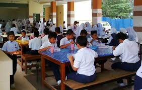 Pengertian keracunan makanan, kesadaran tentang keamanan bahan makanan, dan kebersihan lingkungan dapur di masyarakat menentukan tingkat risiko keracunan makanan. Bertegas Kebersihan Elak Keracunan Makanan Pendidik