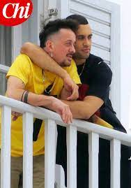 Quanti anni ha mahmood e con chi è fidanzato? Mahmood In Vacanza A Mykonos Con Il Fidanzato Dario Fantini Tabloit