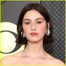 Thomasin McKenzie & Roman Griffin Davis Bring 'Jojo Rabbit' to Golden  Globes 2020!