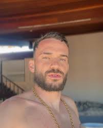 A vida q nos vive, causa inveja, mas a luz q me ilumina é mais forte q a  escuridão q cerca…