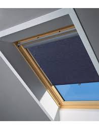 Er schirmt den raum gegen die wärmenden sonnenstrahlen ab. Velux Dachfenster Rollo Online Baumarkt Xxl