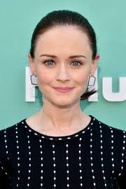 The best things about her hairstyle and hair color is that they enhance her beautiful eyes. Alexis Bledel Hair Stylebistro