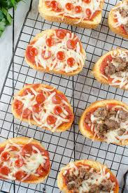 Texas Toast Pizza 52 Pizzas Fake Ginger Toast Pizza Texas Toast French Toast Recipe Cinnamon