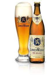 Lowenbrau Weisse Unser Weissbier Klassiker Aus Munchen Erfrischend Prickelnder Geschmack Und Mit Feinster Hefe Ein E Beer Brands German Beer Wine And Beer