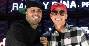 Nicky jam sentía gran admiración por el artista daddy yankee, a mediados de la década de los noventa tuvieron un encuentro y daddy yankee al ver tanto talento en él, le ofreció que trabajaran juntos. Nicky Jam Visito La Vieja Casa De Los Cangris Estacion 40