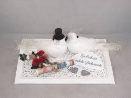Der schein wird in der mitte gefaltet. Hochzeit Geldgeschenk Tauben Ringe Herzen Geldgeschenke Hochzeit Hochzeit Geschenk Geld Geldgeschenke Hochzeit Basteln