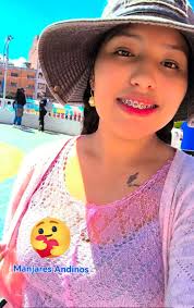 CHOLITAS DE FALDA Y POLLERA