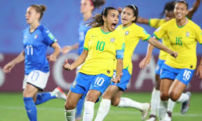 O futebol feminino está a evoluir muito. Bolsonaro E Marta Em Polemica Sobre Homens E Mulheres No Futebol Maisfutebol