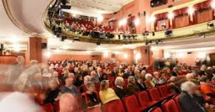 Christopher rüping (who has been invited to the theatertreffen for the fourth time) and his ensemble have found a playful, delicate theatrical form that addresses urgent social issues of classism. Schauspielhaus Zurich Pfauen Kultur Zurich Theater Zurich Auffuhrungen Zurich Veranstaltungen Zurich Kulturtermine Zurich