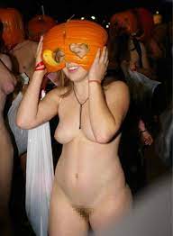 ハロウィン 裸