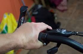 Fahradlenker Einstellen So Findest Du Eine Schmerzfreie Sitzposition In 2020 Fahrradlenker Fahrrad