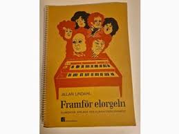 Se produkter som liknar Framför elorgeln av Allan Lin.. på Tradera  (703153764)