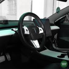The model 3's seatbacks fold flat, too, providing an uninterrupted cargo floor for hauling larger items. car and driver 2. Starrer Mattweisser Innenraum Tesla Model 3 Und Y