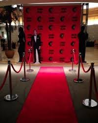 Copyright all right reserved | theme: Ao Inves Do Painel Vermelho Colocar Um Painel Backdrop Com Varias Fotos De Filmes Atores E Diret Red Carpet Theme Casino Party Decorations Red Carpet Party
