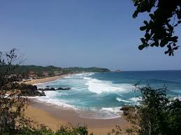 Zipolite is between the cities of puerto escondido to the north, and huatulco to the east. Zipolite With Many Many Mosquitoes Two Stray Kiwi