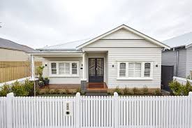 I Never Used To Take Much Interest In Exteriors Because I Lived In Apartments And Well That S All Out Of You Facade House Weatherboard House Bungalow Exterior