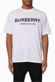تسوق تي شيرت قطن مزين بشعار الماركة Burberry أبيض للرجال | اُناس السعودية