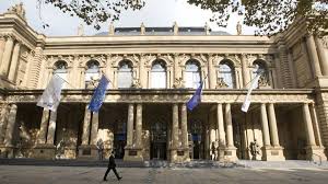 It is a point of honour for us to support you as your wealth evolves. Henrik Herr Geht Zu Rothschild Co
