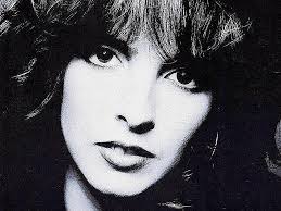 Lyrics to 99 red balloons by nena from the the pop years: Nena The Band The Solo Artist The 99 Luftballoons