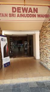 3) dewan seminar untuk menyewa, hubungi tn. Facebook