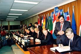 Emeryt , od 46 lat w szczęśliwym związku małżeńskim z halinką. Jan Olszewski I Europa Jak Podpisywano Uklad Europejski