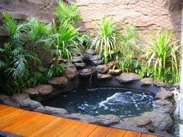 Selain itu, kolam ikan minimalis juga menambah nilai artistik pada rumah minimalis sehingga lebih indah dan bergaya. Jasa Pembuatan Kolam Taman Jabodetabek Hub 0813 8332 9033 Jasa Pembuatan Taman Profesional Tukang Taman Kolam Minimalis Modern