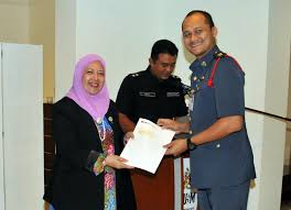 Sekiranya anda, seorang warganegara malaysia yang cukup syarat kelayakan dan berumur tidak kurang daripada 18 tahun pada tarikh tutup. Usm News Portal Usm Raikan Anggota Jabatan Bomba Dan Penyelamat Pulau Pinang