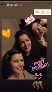 Instagram hesabını meslektaşları kadar aktif kullanmayan güzel oyuncu beren saat, bu kuralını yıktı. New Instagram Story From Our Beren Saat Greek Admires Facebook