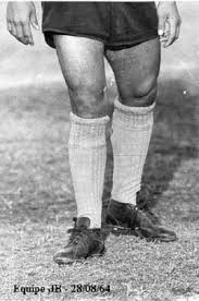 An imaginative and skillful dribbler, he starred along with pelé. Garrincha Futebol Thoughts