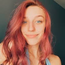 Allison Mcmillian's Instagram, Twitter & Facebook