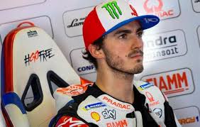 Cesciuto a castelrosso, nel chivassese,il neo campione mondiale di moto 2 è sempre accompagnato dalla sorella carola che lo ha soprannominato pecco. Patah Tulang Kering Bagnaia Absen Di Motogp Republik Ceko 2020 Okezone Sports