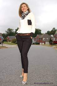 Business casual can mean different things in different industries. Pin De Teodora B Fashion And Style En Black White Achromatic Fashion Moda Pantalones Vestimentas
