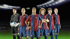 Y lo hará contra un transatlántico europeo, el manchester united, después de dejar en la cuneta a otro, el arsenal. La Alineacion Del Fc Barcelona El Dia Que Debuto Leo Messi 90min