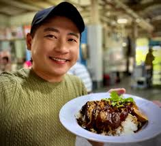 71pkts of chicken rice were ordered from Thailand Chicken Rice at Golden  Mile Food Center to distribute to the old folks at Geylang Bahru. She was  feeling giddy in the morning but