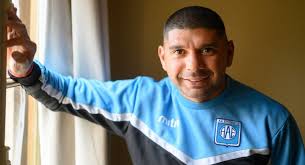 Néstor ortigoza tuvo una mala actitud y la reacción de los jugadores del canalla fue la peor. Aidsdcse6fucrm