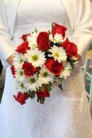 About 55cm, approx flower size: Bride S Bouquet Arranged With Red Roses White Green Daisies Chrysanthemums Green Leather Leaf Fern Red Roses Bride Bouquets Wedding